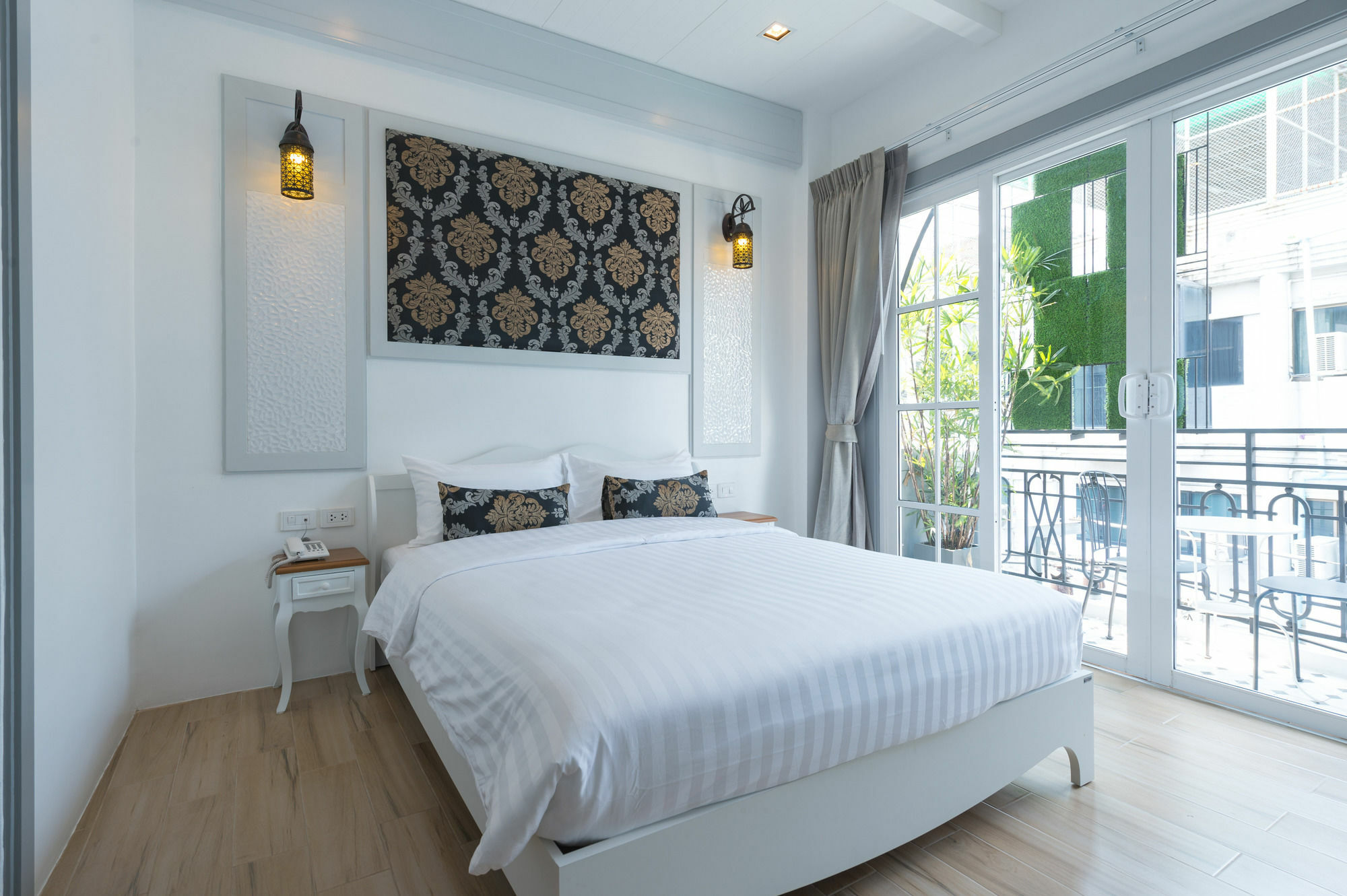 White Ivory Bed And Breakfast Bangkok Exterior photo