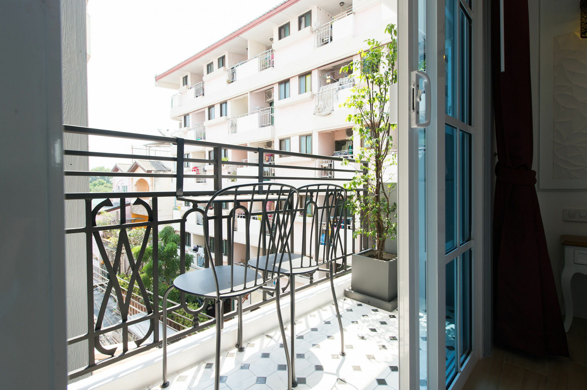 White Ivory Bed And Breakfast Bangkok Exterior photo