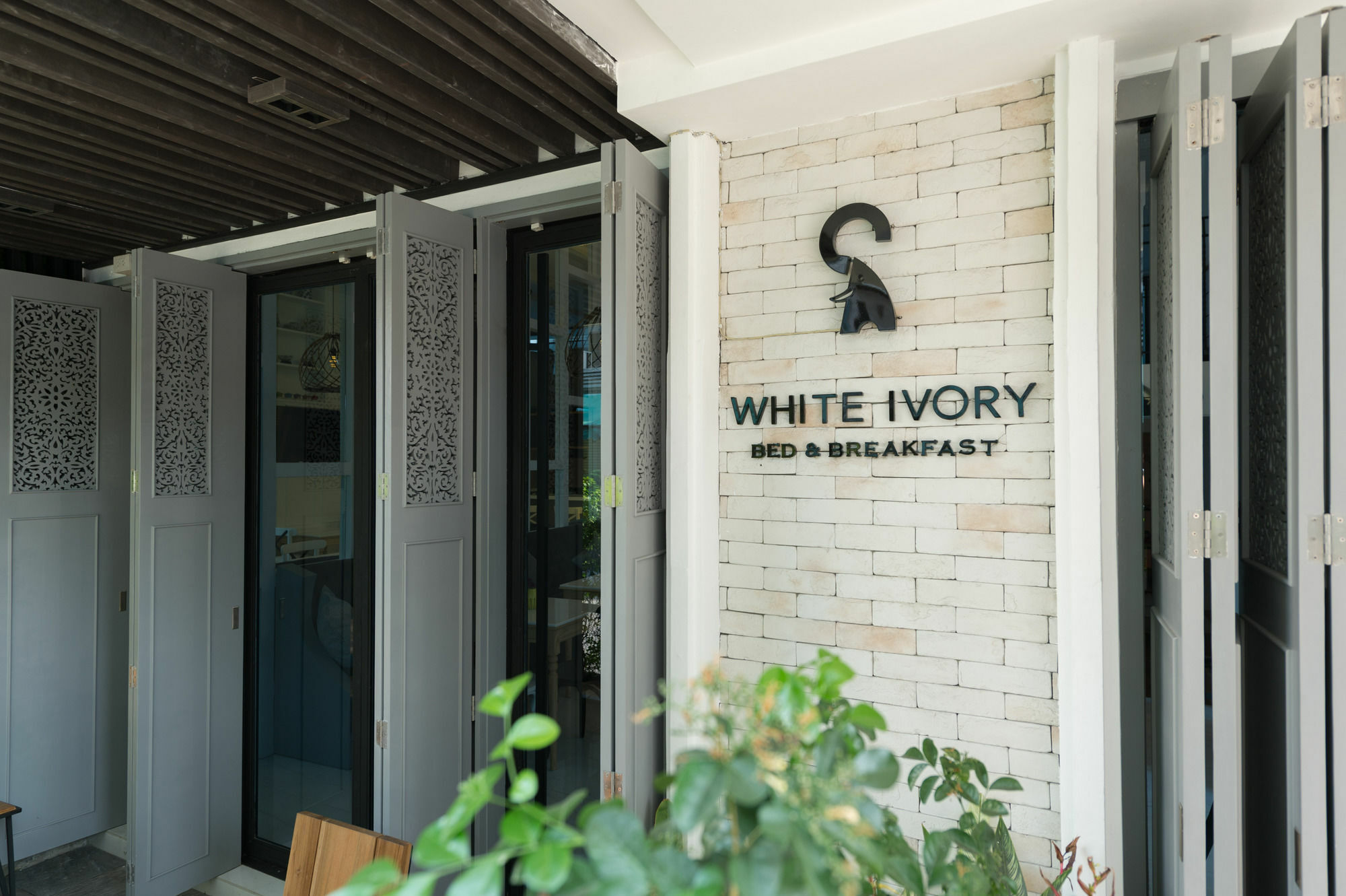 White Ivory Bed And Breakfast Bangkok Exterior photo